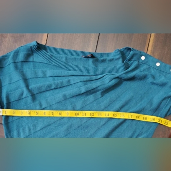 Sweatshirt by Guess - Picture 7 of 9